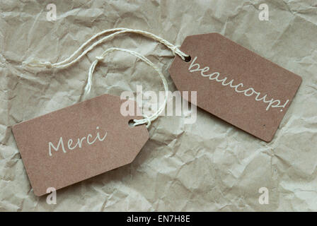 Due etichette Merci Beau significa ringraziare lo sfondo della carta Foto Stock