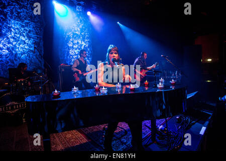 Milano Italia. Il 28 aprile 2015. Il cantante/cantautore BETH HART si esibisce dal vivo a music club Alcatraz per presentare il nuovo album "Meglio di più' Credit: Rodolfo Sassano/Alamy Live News Foto Stock