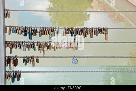 Lubiana, Slovenia, Europa, amore i lucchetti sul ponte sul fiume Ljubljanica, Foto Stock