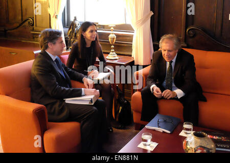 Vice segretario Tony Blinken soddisfa con l' Organizzazione degli Stati Americani (OAS) Segretario General-Elect Luis Almagro, l'uruguayano ex ministro degli Affari Esteri, ai margini della 49a sessione speciale dell'OSA speciale Assemblea Generale a Washington D.C., il 18 marzo 2015. Foto Stock