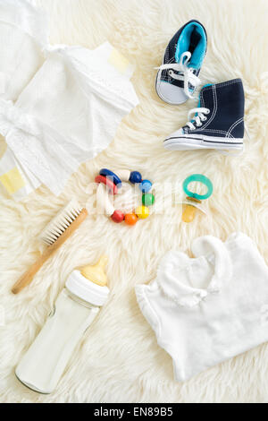 Raccolta di articoli per neonati ripresa dall'alto. Sito ideale eroe o immagine di intestazione Foto Stock