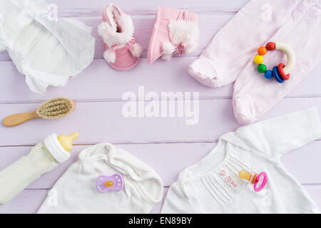 Raccolta di articoli per neonati ripresa dall'alto. Sito ideale eroe o immagine di intestazione Foto Stock