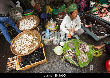 Il Centro di mercato vecchio in Phnom Penh in Cambogia, in Asia. Foto Stock