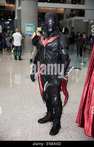 Un cosplayer indossando un Batman Iron Man Mash-up costume di Stan Lee Comikaze Expo in California. Foto Stock