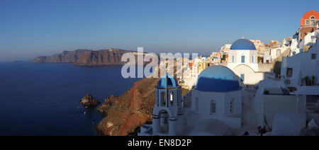 Chiesa tradizionale di Oia - Santorini, Grecia Foto Stock