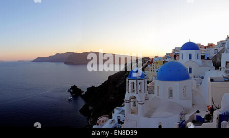Chiesa tradizionale di Oia - Santorini, Grecia Foto Stock