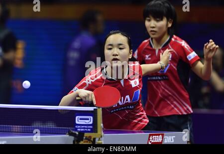 Aprile 28, 2015 - Suzhou, Repubblica Popolare Cinese - World Tennis da tavolo Suzhou, 2015 donne s raddoppia qualificare Gruppo, MIU HIRANO e MIMA ITO, JPN x NED, JIE LI e QIAN LI. © Marcio Machado/ZUMA filo/Alamy Live News Foto Stock