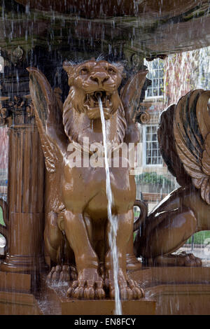 Piazza del Municipio fontana dettaglio, Leicester, Leicestershire, Regno Unito Foto Stock