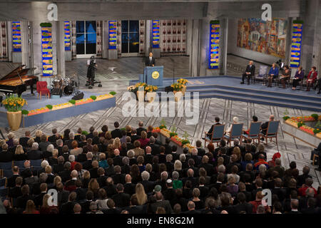 Il presidente Barack Obama offre il Premio Nobel per la pace nel discorso di accettazione presso il Municipio di Oslo a Oslo. (Foto di Scott London) Foto Stock