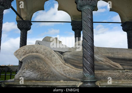 La Tomba di Gr,ace Darling e la sua famiglia, St Aidan il sagrato, Bamburgh, Northumberland, Regno Unito Foto Stock