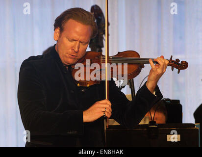 Praga, Repubblica Ceca. 29 apr, 2015. Il violinista inglese Daniel speranza esegue durante il Gala di Primavera di stringhe di autunno a Praga Repubblica Ceca, Aprile 29, 2015. Credito: Katerina Sulova/CTK foto/Alamy Live News Foto Stock