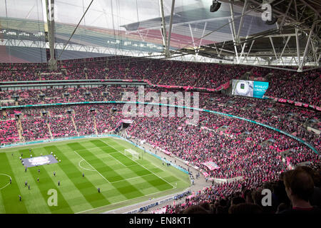 Interno del Wembley stadium il giorno della partita London REGNO UNITO Foto Stock