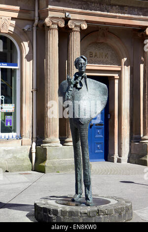 Wb yeats scultura statua al di fuori dell'Ulster Bank su stephen street Sligo, Repubblica di Irlanda Foto Stock