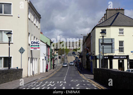 L'arcata in pietra bridge e bridge street sligo Town Repubblica di Irlanda Foto Stock