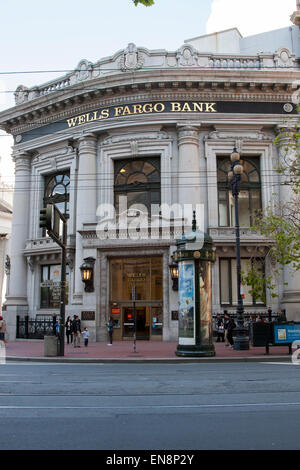 Wells Fargo Bank su Market Street e Grant Street di San Francisco, California. Foto Stock