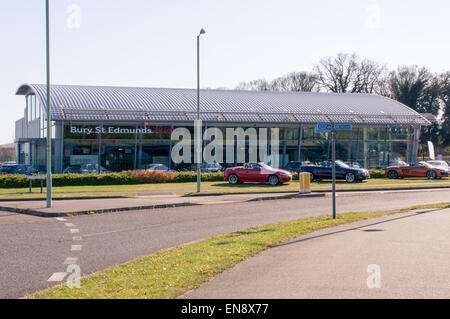 BURY ST EDMUNDS, Regno Unito - 18 Aprile 2015: Audi ufficiale concessionaria show-room on April 18, 2015 in Bury St Edmunds, Regno Unito Foto Stock