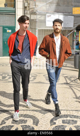 Luis Infante e Francisco fa in posa sulla strada a Lisbona, Portogallo - 20 Aprile 2015 - Foto: Pista Manhattan/Celine Gaille (solo uso editoriale)/picture alliance Foto Stock