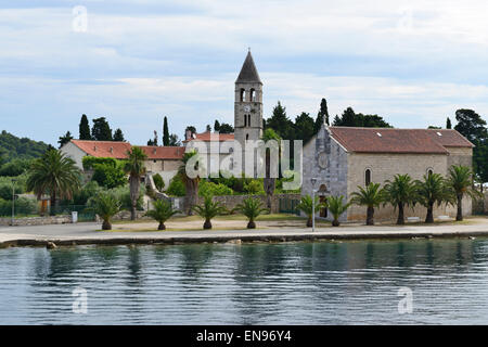 San Girolamo chiesa e monastero francescano in Vis città sull isola di Vis sulla costa dalmata della Croazia Foto Stock