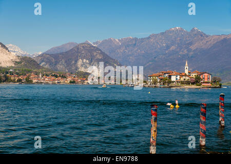 Vista panoramica del Lago Maggiore con Isola dei Pescatori o l'isola di pescatori, Stresa, Piemonte, Italia Foto Stock