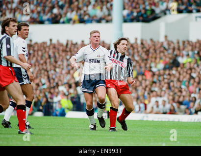 English League Division One corrispondono a White Hart Lane. Tottenham Hotspur 3 v Derby County 0. Paul Gascoigne di speroni, che ha segnato una tripletta nel match. 8 settembre 1990. Foto Stock