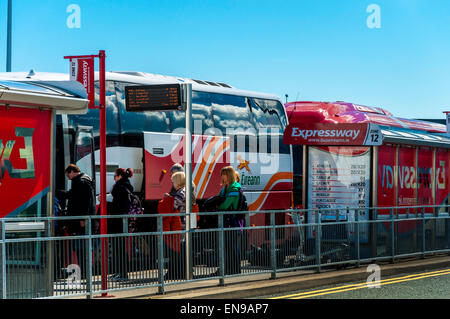 Aeroporto di Dublino, Irlanda. Il 30 aprile 2015. Una 48-ora azione industriale da Dublin Bus e Bus Eireann driver inizia dalla mezzanotte di oggi. Lo sciopero azione si interrompe i servizi in Dublino e in tutto il paese durante la banca occupato weekend di vacanza. Credito: Richard Wayman/Alamy Live News Foto Stock