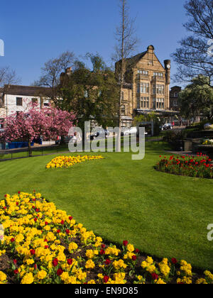 Betty's da giardini a Montpelier Hill nella primavera Harrogate North Yorkshire, Inghilterra Foto Stock