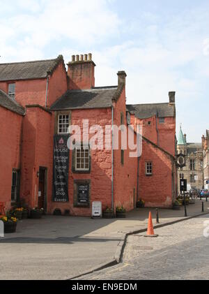 Esterno di Abbot House Heritage Centre dunfermline fife scozia aprile 2015 Foto Stock