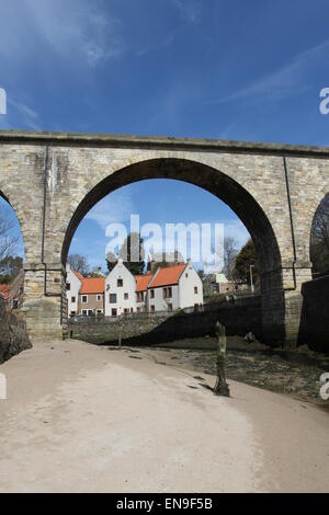 Viadotto sopra keil masterizzare lower largo fife scozia aprile 2015 Foto Stock