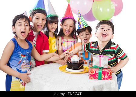 Bambini indiani Gruppo Amici festa di compleanno Foto Stock