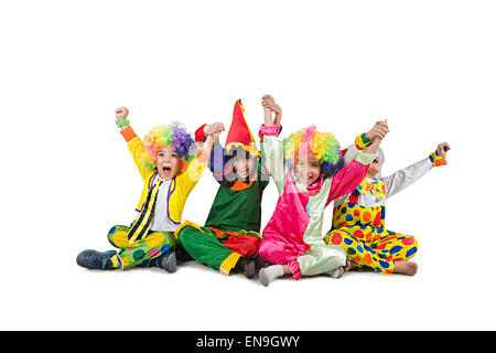 4 bambini indiani amici Joker Costume godere Foto Stock