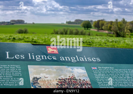 Scheda di informazioni circa le linee inglese e vista sul campo di battaglia del 1815 Battaglia di Waterloo, Braine l'Alleud, Belgio Foto Stock