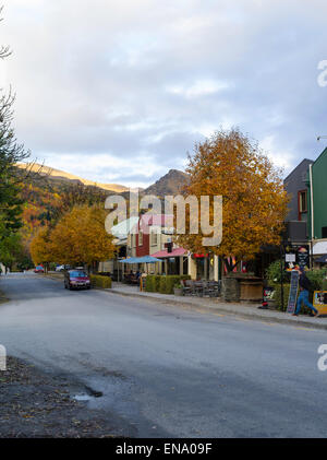 Visualizza in basso Ramshaw corsia su un Nuvoloso Giorno di Arrowtown, Otago, Nuova Zelanda. Foto Stock