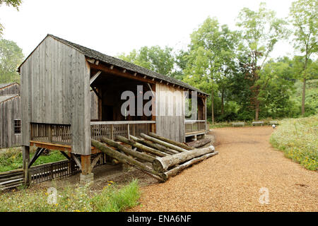 Un inizio del diciannovesimo secolo segheria in corrispondenza di una riproduzione di un villaggio in Palmyra New York. Foto Stock