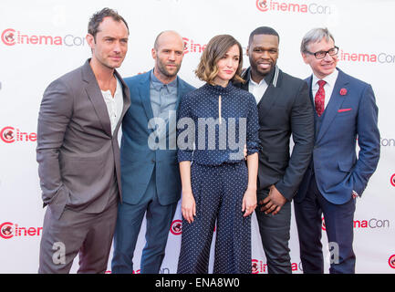 (L-R) Jude Law, Jason Statham, Rose Byrne, Curtis "50 Cent" Jackson e Paul Feig assiste il 2015 CinemaCon di Las Vegas Foto Stock