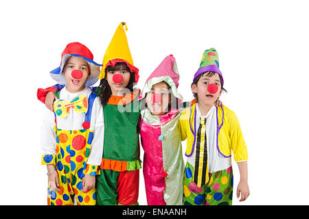 4 bambini indiani amici Joker Costume godere Foto Stock