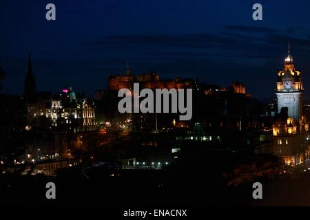 Edinburgh, Regno Unito. 30 aprile come una tradizionale cerimonia Beltane avviene in Calton Hill si pronuncia la stagione estiva e lasciando la stagione invernale. Pak@ Mera/Alamy Live News. Foto Stock