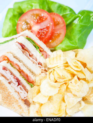 Turchia Club Sandwich con chip Foto Stock