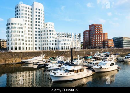 Edifici per uffici, Nuovo Zollhof, Media Harbour, Düsseldorf, Renania settentrionale-Vestfalia, Germania Foto Stock