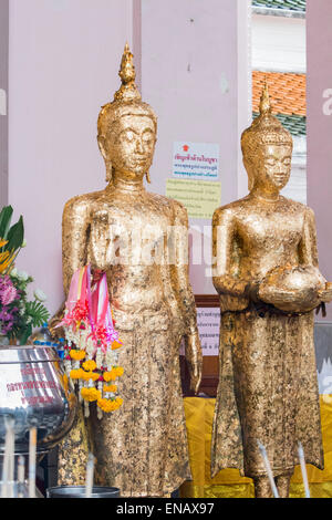 NAKHON PATHOM, Tailandia - 21 agosto 2014: Statue di Buddha a Phra Pathommachedi stupa in Nakhon Pathom, Thailandia. A 120,5 metri Foto Stock