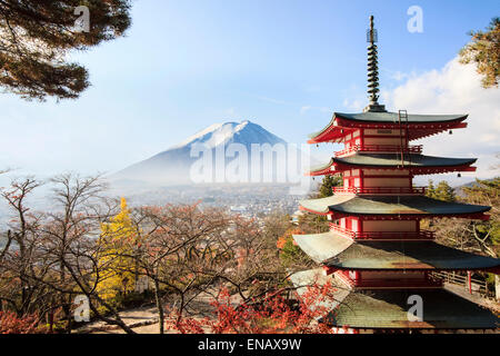 Mt. Fuji con i colori dell'Autunno in Giappone per adv o altri usi Foto Stock