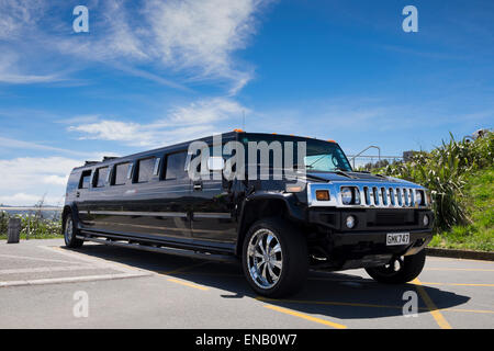 Hummer H2 stretch limousine dall'Limo Club società eccezionali a Mount Victoria, Wellington, Nuova Zelanda. Foto Stock