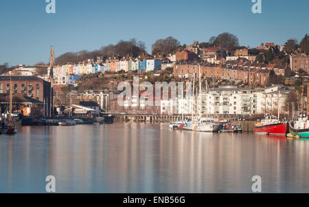 Le case colorate in Hotwells accanto a Bristol il Floating Harbour. Foto Stock