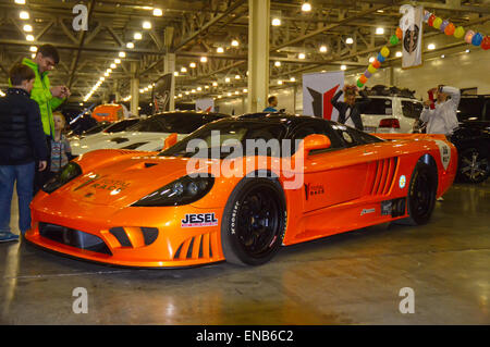 Mosca Tuning Show 2015. Saleen arancione Foto Stock