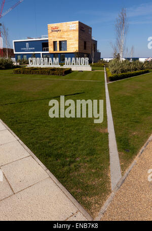 Suite di marketing per Chobham Manor, un enorme nuovo sviluppo da Taylor Wimpey, in corrispondenza del bordo della Regina Elisabetta II Olympic Park Foto Stock
