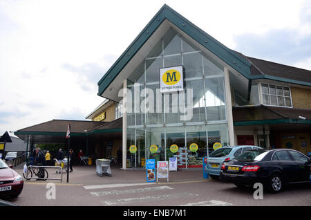 Una vista esterna del Morrison store a Whitley Reading, Berkshire. Foto Stock