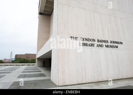 AUSTIN, Texas - la biblioteca e il museo LBJ (LBJ Presidential Library) è una delle 13 biblioteche presidenziali amministrate dalla National Archives and Records Administration. Ospita documenti storici della presidenza e della vita politica di Lyndon Johnson, nonché un museo. Foto Stock