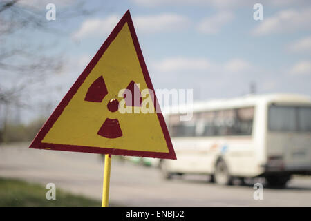 Chernobyl, in Ucraina. Il 1 maggio, 2015. Uno dei due reattori della centrale nucleare di Chernobyl è esploso durante una prova di potenza nel 1986. 47.000 persone della città di pripjat furono evacuati dopo l esplosione del 26 aprile 1986. Gli ucraini il XXV anniversario del mondo peggiore potenza nucleare incidente su 01 maggio 2015 © Nazar Furyk/ZUMA filo/ZUMAPRESS.com/Alamy Live News Foto Stock