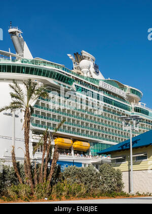 La Disney Cruise Ship Terminal a Cape Canaveral Florida FL Foto Stock