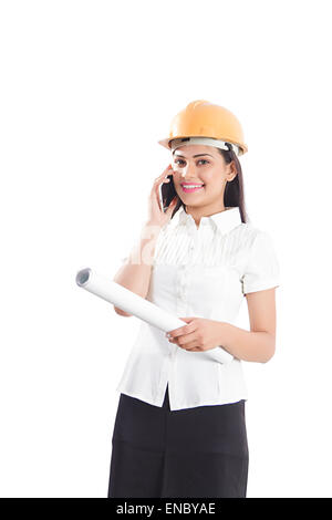 1 Architetto indiano donna parlando telefono Foto Stock