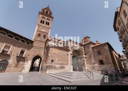 Santa Maria de Mediavilla Cattedrale e campanile (avviato in 12 sec.) in stile romanico e stile mudéjar. Teruel. Aragona. Spagna Foto Stock